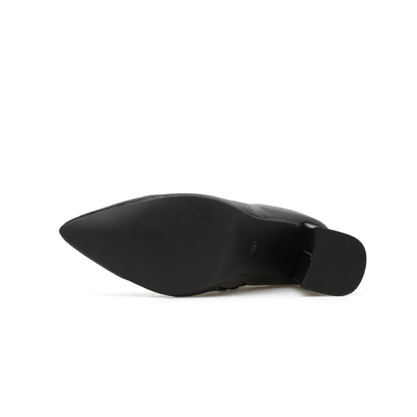 ÚJ női csizma modell magas vastag sarkon állatmintás fekete színben