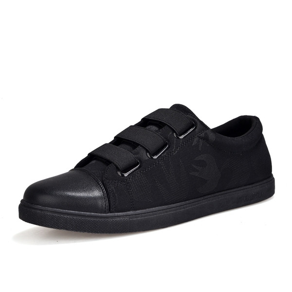Férfi sportcipő lapos talppal, fekete színben