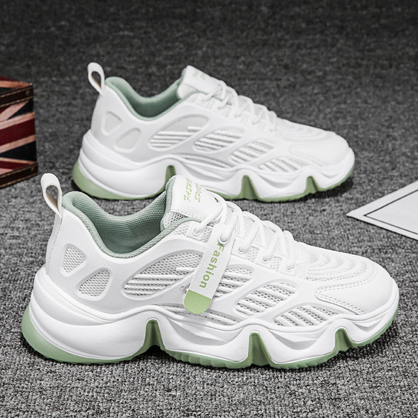 Meeste hingavad tossud võrgust ja kareda tallaga