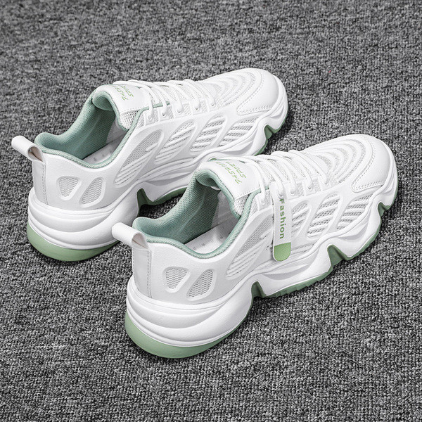 Meeste hingavad tossud võrgust ja kareda tallaga