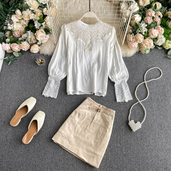 Sieviešu blūzes komplekts ar mežģīnēm un svārkiem ar jostu