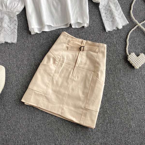 Sieviešu blūzes komplekts ar mežģīnēm un svārkiem ar jostu