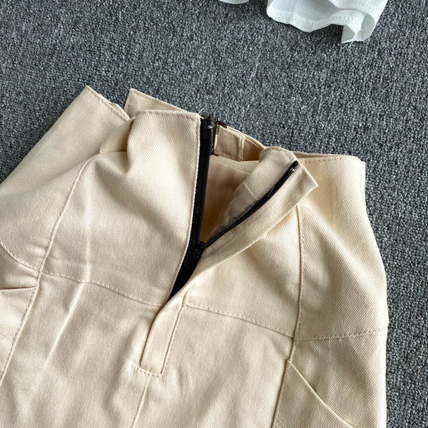 Sieviešu blūzes komplekts ar mežģīnēm un svārkiem ar jostu