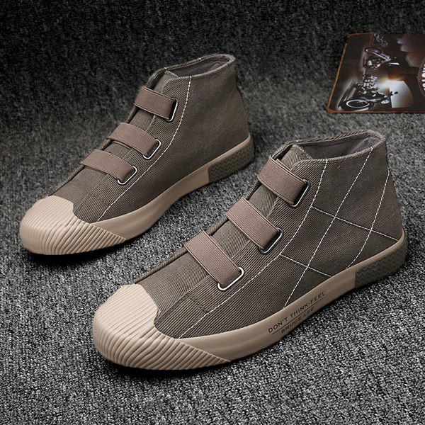 Férfi magas sportcipő lapos talppal