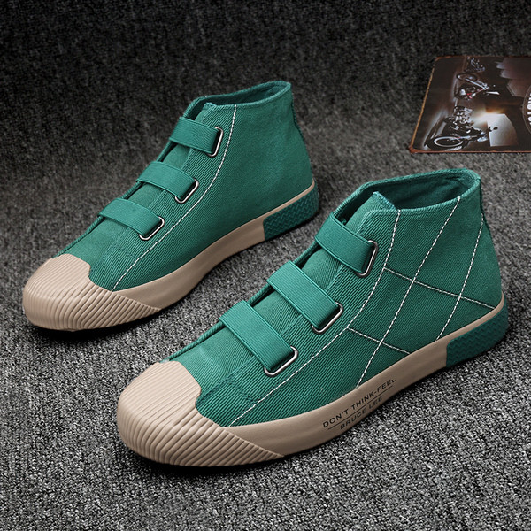 Férfi magas sportcipő lapos talppal