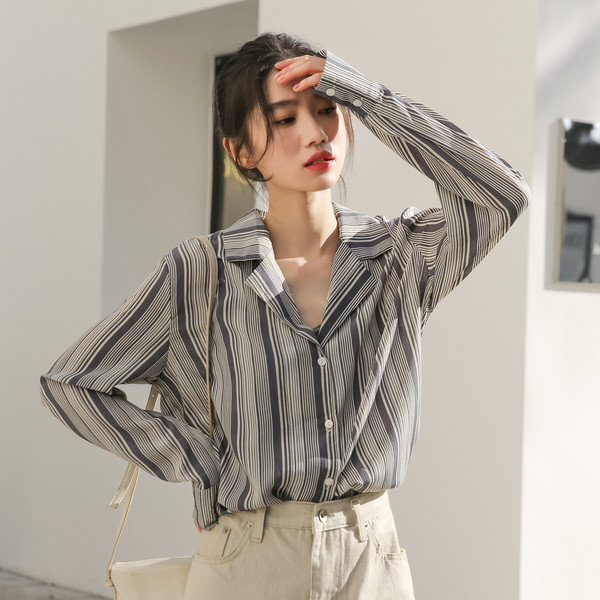 Stílusos női csíkos ing hosszú ujjal