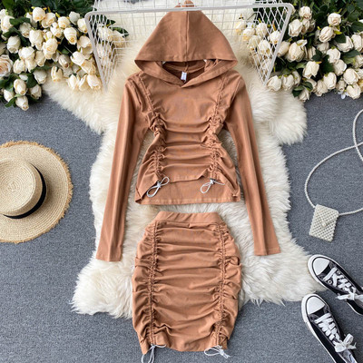 Női szoknya garnitúra és pulóver nyakkendővel