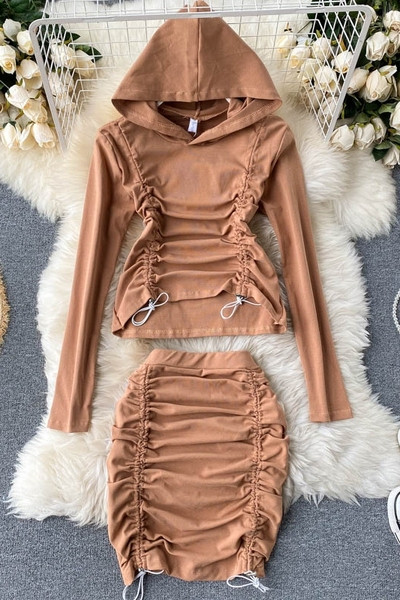 Női szoknya garnitúra és pulóver nyakkendővel