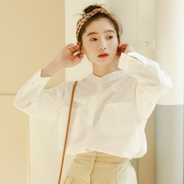 Moodne naiste särgi tavaline taskutega mudel