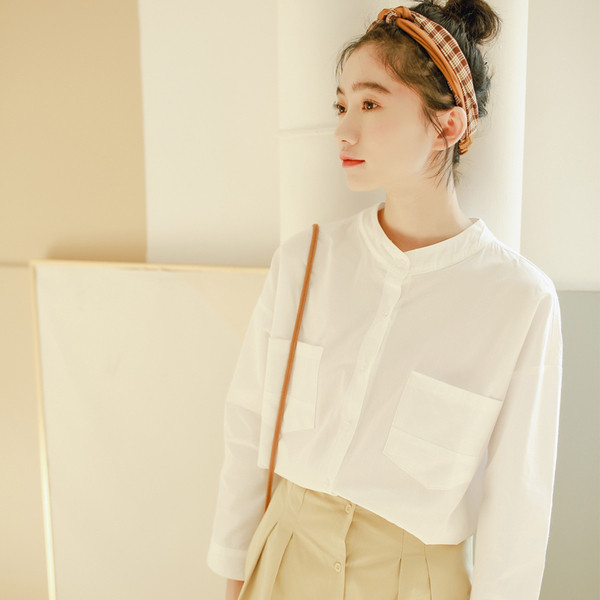 Moodne naiste särgi tavaline taskutega mudel