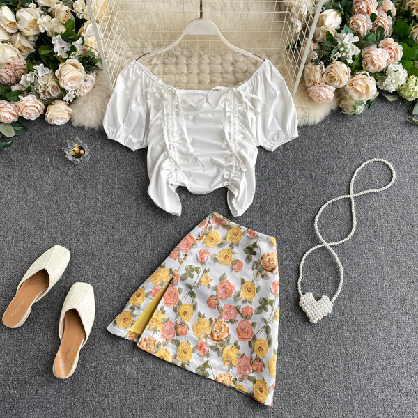 Lilletrükiga ja pluusiga naiste seelikukomplekt