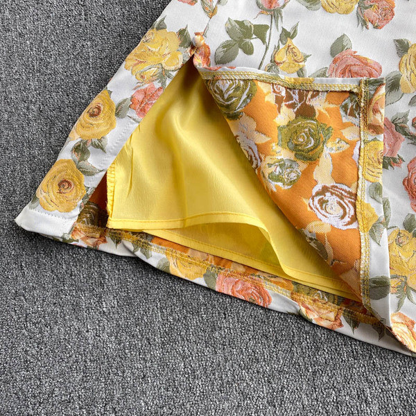 Lilletrükiga ja pluusiga naiste seelikukomplekt