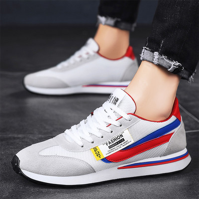 Vabaajakirjade ja paksu tallaga meeste tossud