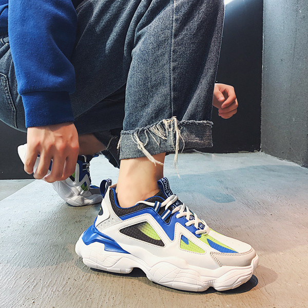 Moodsad kareda kummitallaga meeste tossud