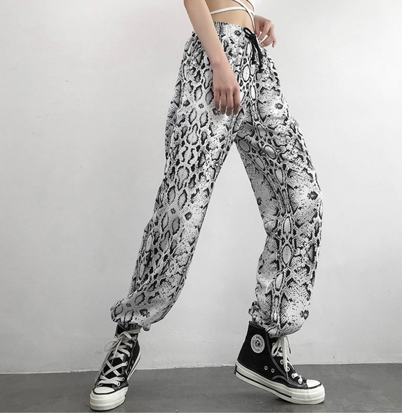 Loomamustriga vabaaja laiad püksid