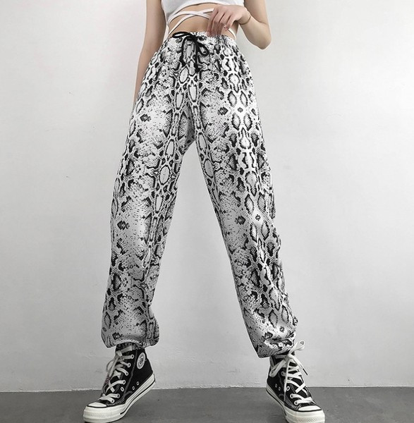 Loomamustriga vabaaja laiad püksid