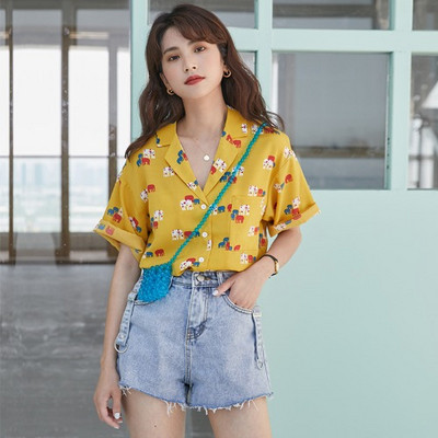 Női alkalmi ing spitz nyakkivágással és rövid ujjakkal