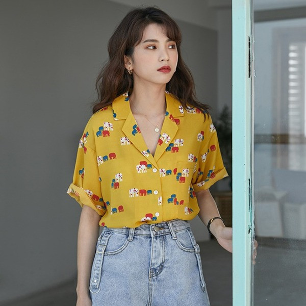 Női alkalmi ing spitz nyakkivágással és rövid ujjakkal