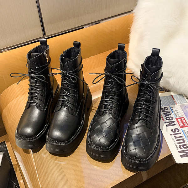 Aktuális női csizma eko bőrből, magas talppal