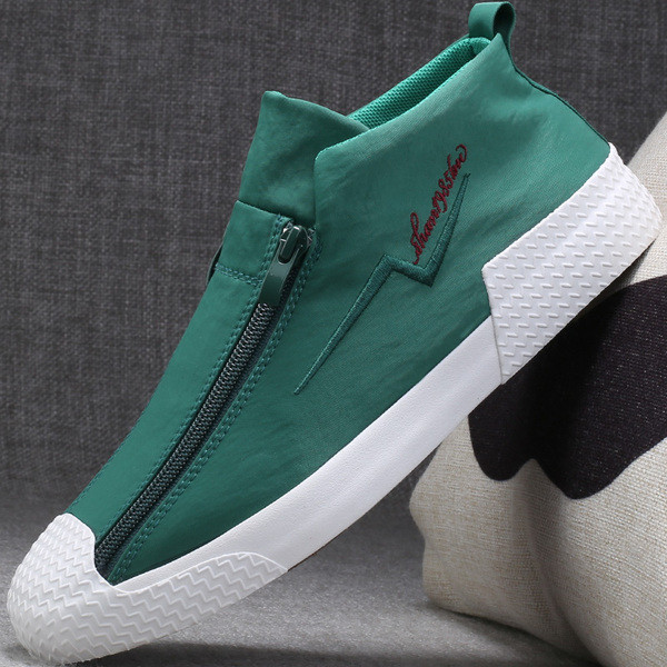 Uus tõmbluku ja tikandiga sportlike meeste tossude mudel