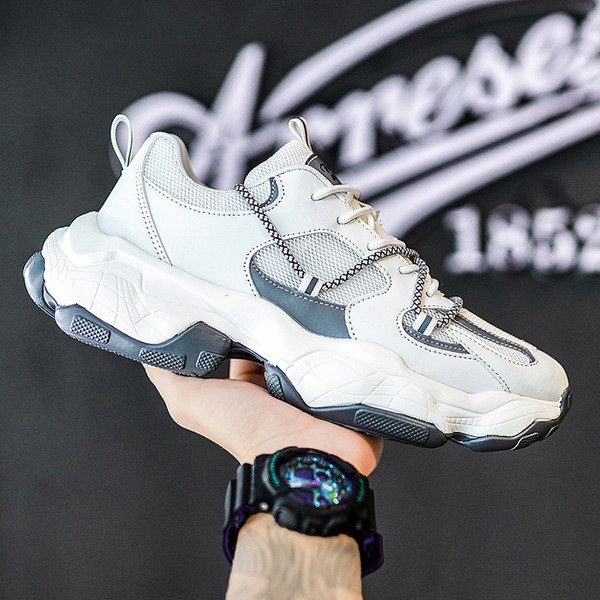 Aktuális férfi tornacipő hálóval és fűzővel