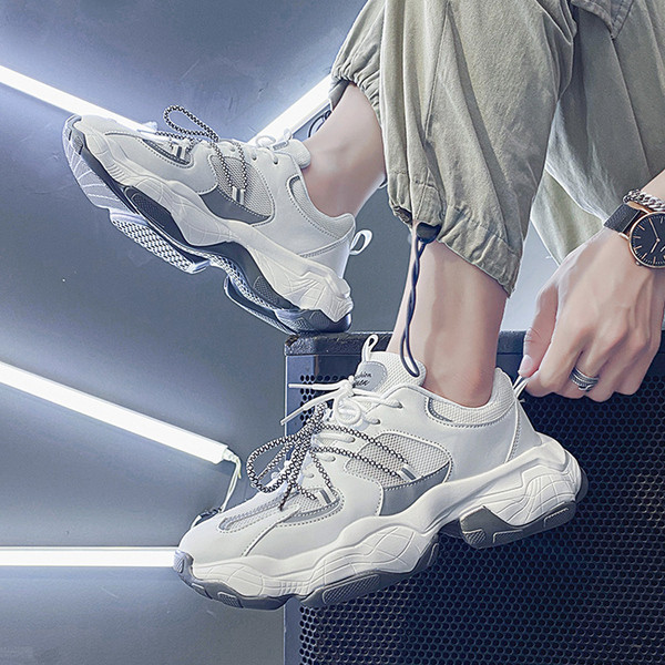 Aktuális férfi tornacipő hálóval és fűzővel