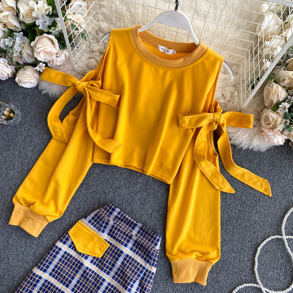 Naiste pikkade varrukatega pluusi ja kõrge vöökohaga seeliku komplekt