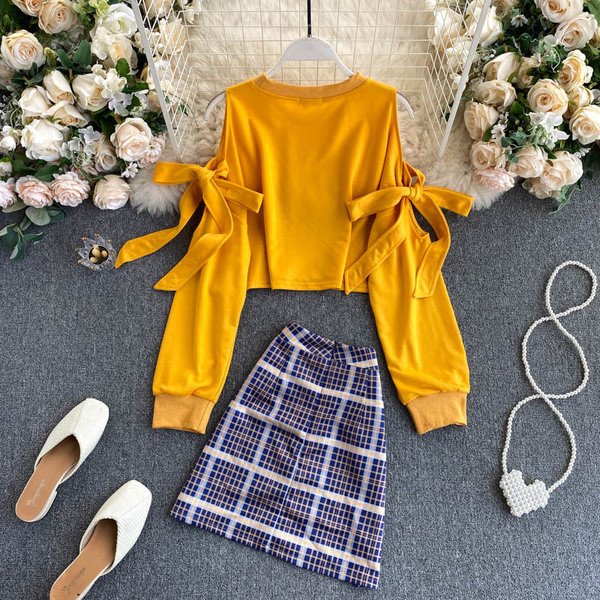 Naiste pikkade varrukatega pluusi ja kõrge vöökohaga seeliku komplekt