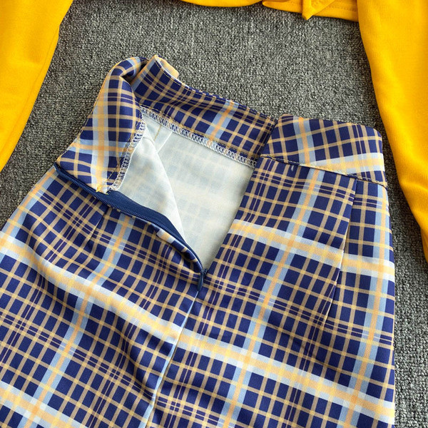 Naiste pikkade varrukatega pluusi ja kõrge vöökohaga seeliku komplekt