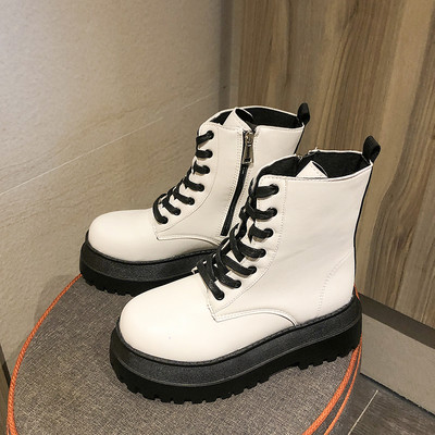 Naiste kõrge talla ja paeltega saapad ökonahast