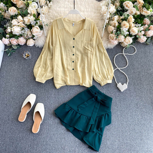 Női szett széles ingből és szoknyából fürtökkel