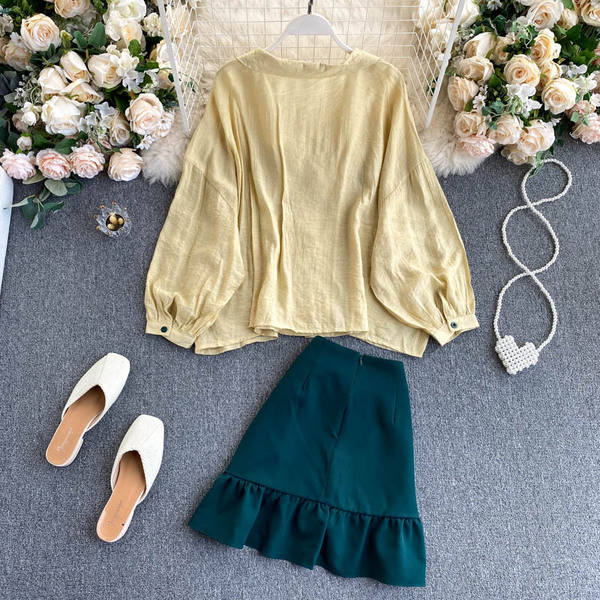 Női szett széles ingből és szoknyából fürtökkel