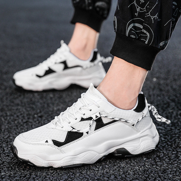 Sport és alkalmi férfi tornacipő vastag talppal