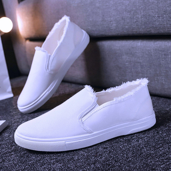 Lezser férfi tornacipő textilből, lapos talppal, szakadt motívumokkal