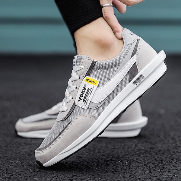 Lameda talla ja kirjadega hingavad meeste tossud