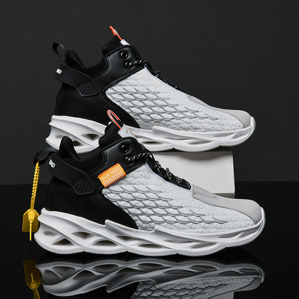 Uus mudel kareda tallaga tekstiilist meeste tossud