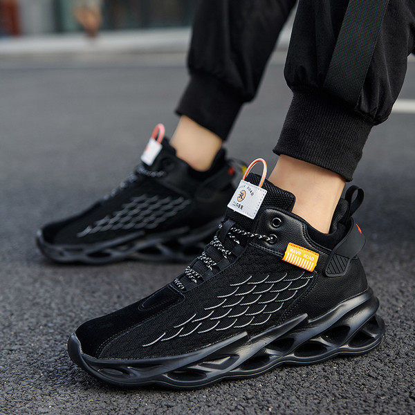 Uus mudel kareda tallaga tekstiilist meeste tossud