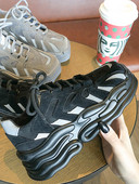 Női alkalmi sportcipő öko velúrból fűzővel és durva talppal