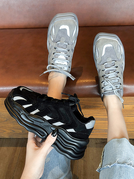 Női alkalmi sportcipő öko velúrból fűzővel és durva talppal