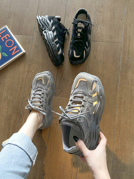 Női alkalmi sportcipő öko velúrból fűzővel és durva talppal