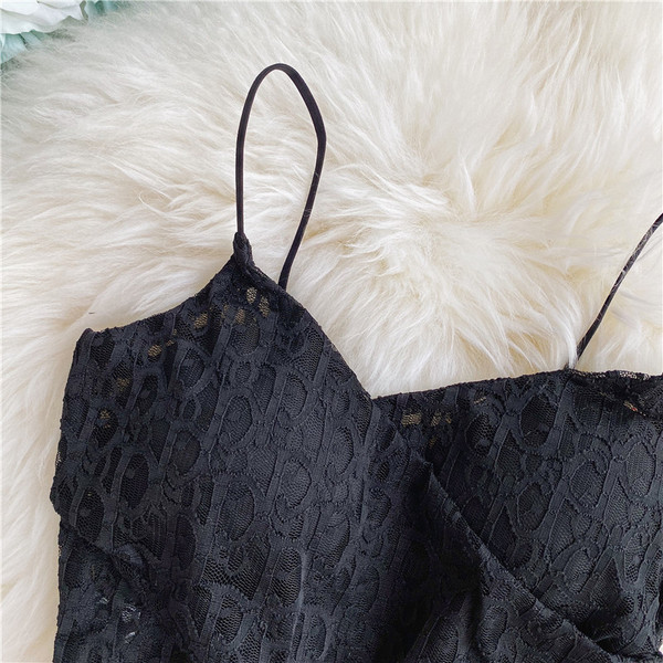 Lühike naiste pitsiline õhukeste rihmadega topp – spits-kaelus