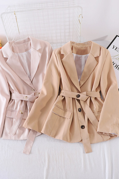 Új modell női kabát övvel és hosszú ujjal