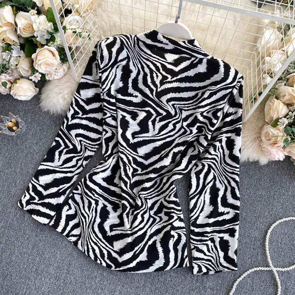 Novi model ženske jakne na dugmad i dugih rukava u crnoj boji