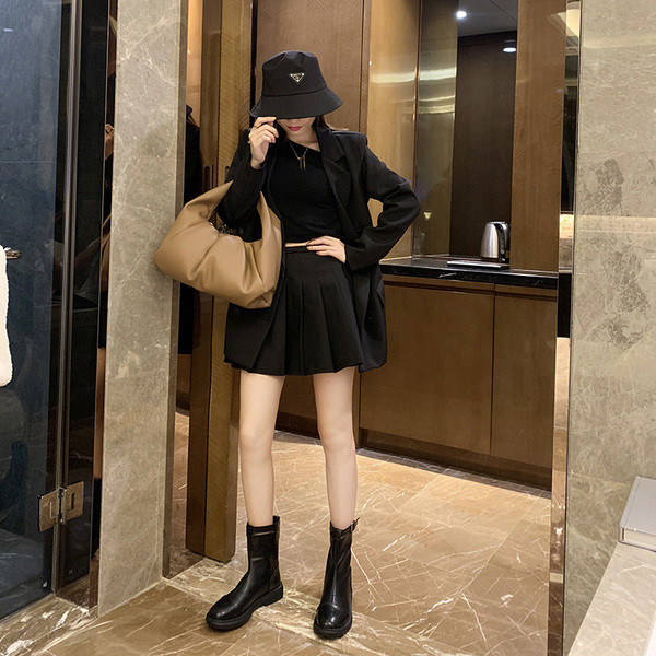 Eko bőrből készült, lapos talpú női alkalmi csizma