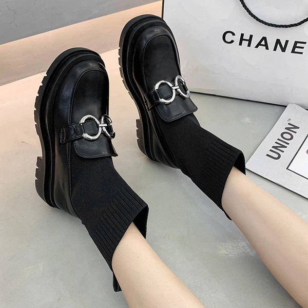 Novi model ženskih čizama sa kopčom u crnoj boji