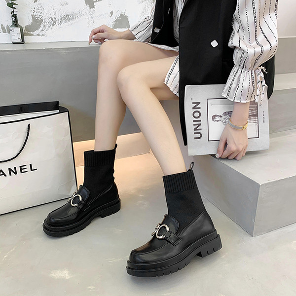 Novi model ženskih čizama sa kopčom u crnoj boji