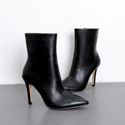 Stílusos női csizma műbőr hegyes modell magassarkúval