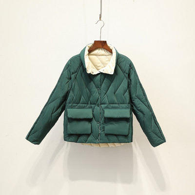 Női téli kabát zsebekkel és gombokkal