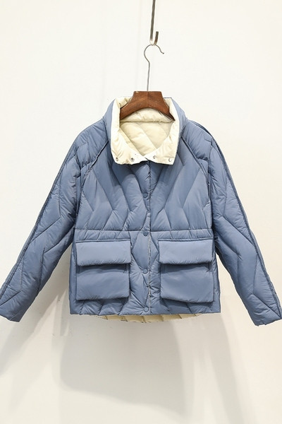 Női téli kabát zsebekkel és gombokkal