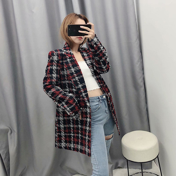 Kockás női kabát zsebekkel